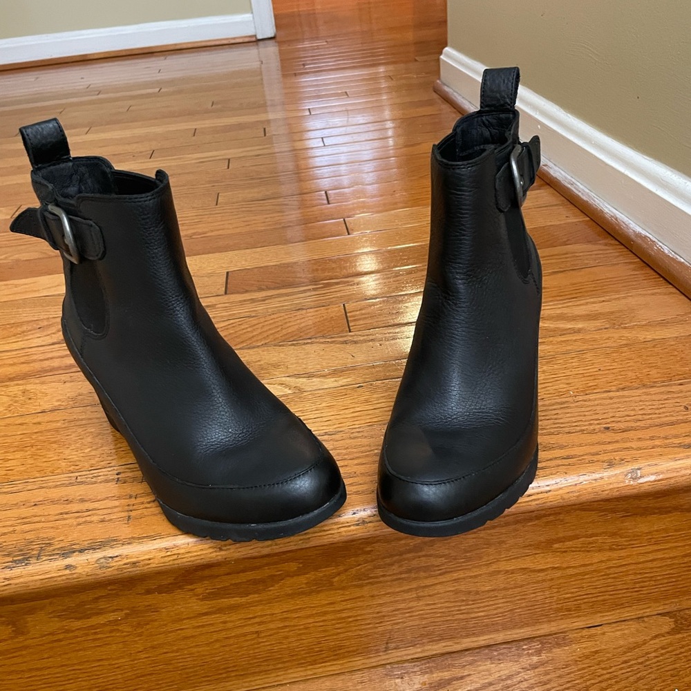 UGG Ankle Boots-Women, Size 8, Excellent condition
